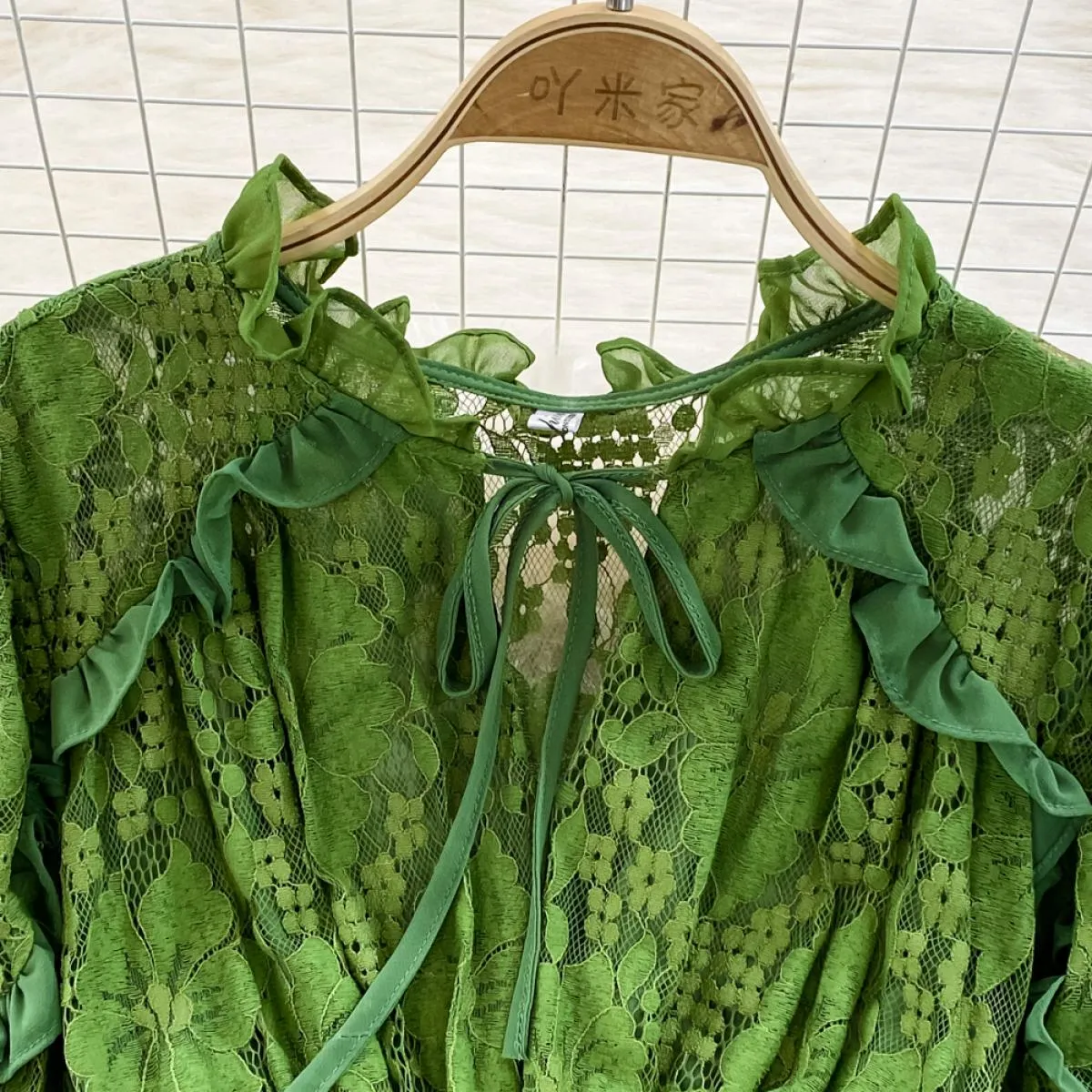 Abito estivo elegante in pizzo midi per donna Fiore con gancio di lusso Manica lunga Abiti femminili Dolce volant Cravatta al co