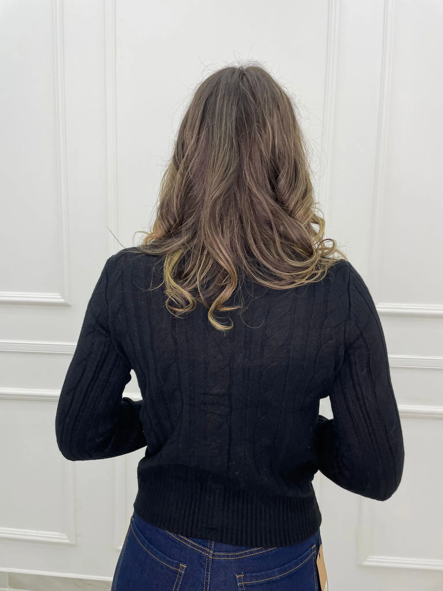 Cardigan tinta unita trama treccia con bottoni gioiello
