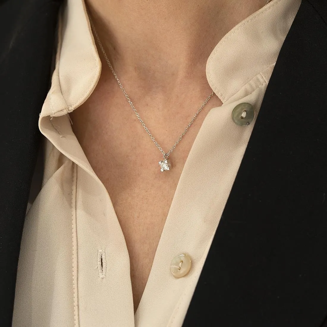 Collana punto luce con diamante