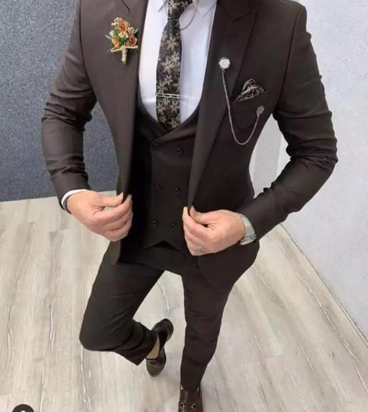 Costume Homme Gilet doppiopetto marrone Smoking dello sposo Abiti da uomo Abiti da ballo per matrimoni Best Man Blazer 3 pezzi