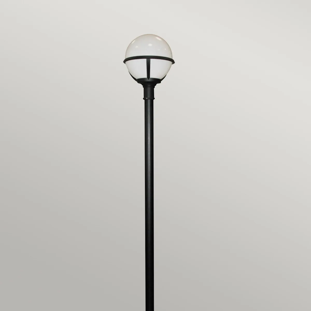 Elstead Lighting  Lampione da giardino per esterni in resina e diffusore in acrilico Glenbeigh - 100W