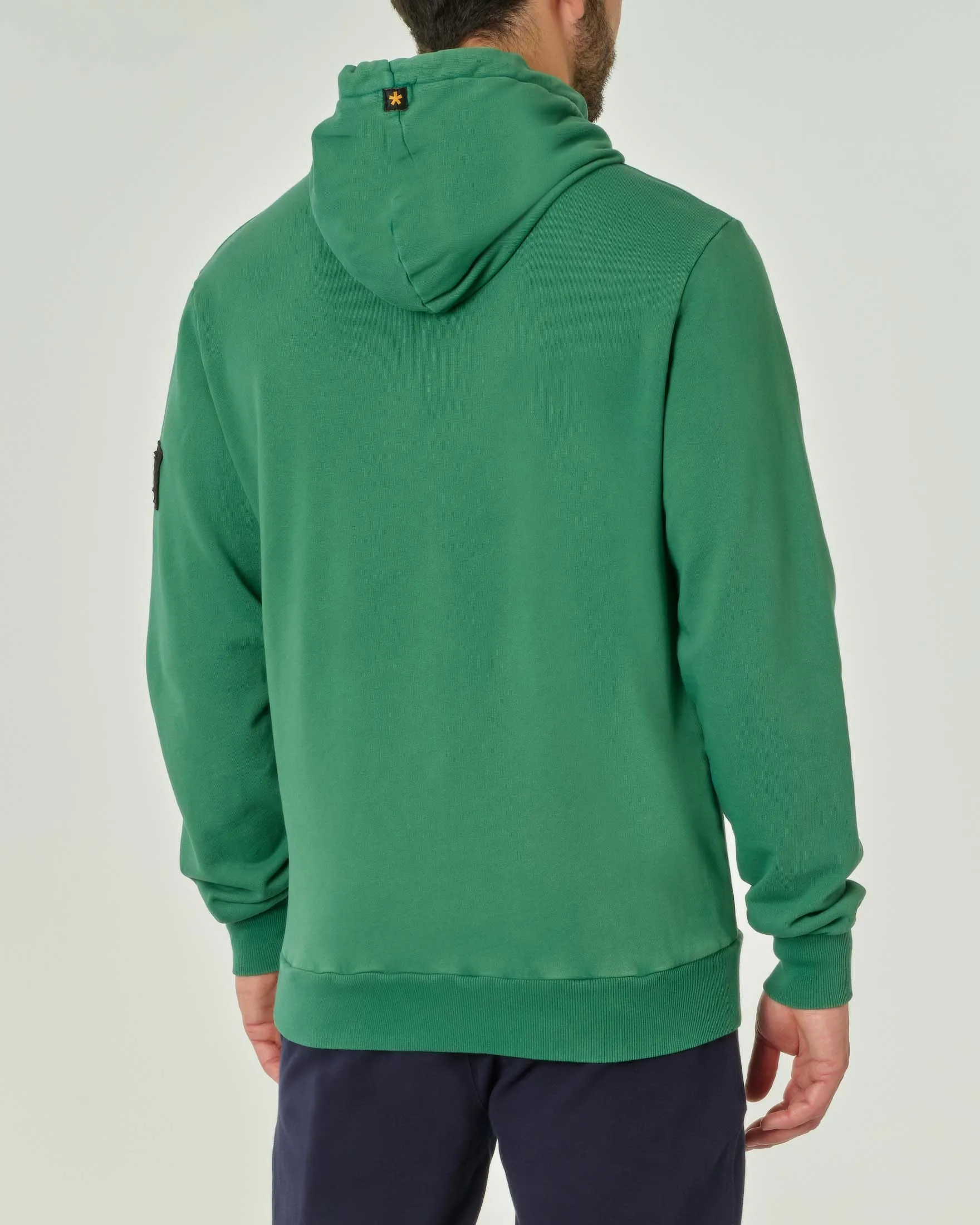 Felpa verde con cappuccio e tasche a marsupio con stampa coordinate