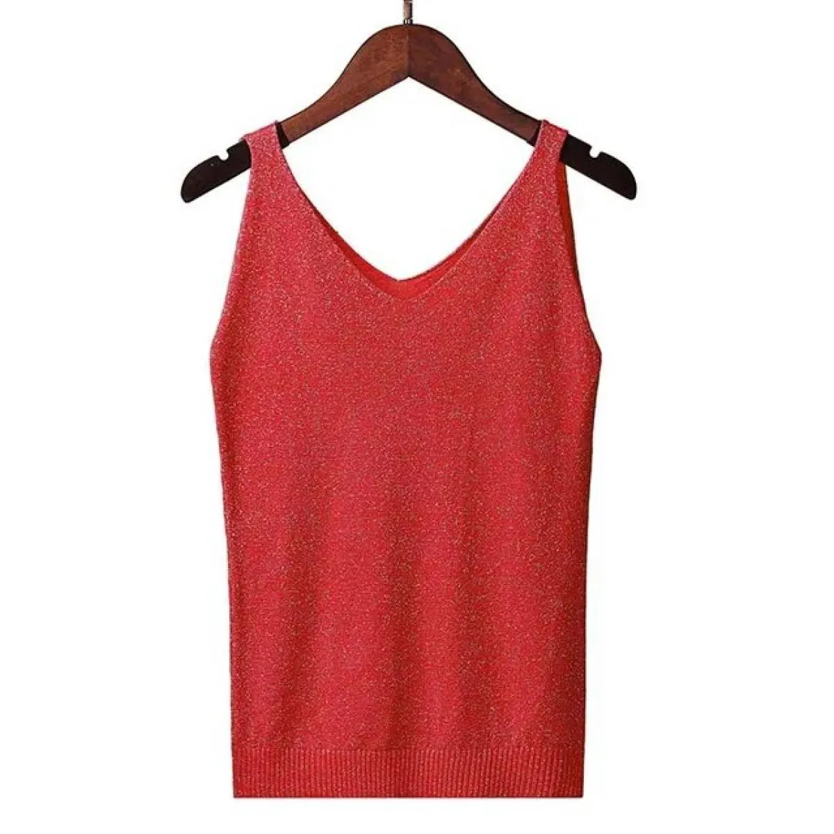 Gilet in maglia brillante da donna con scollo a V estivo alla caviglia che indossa una maglietta senza maniche