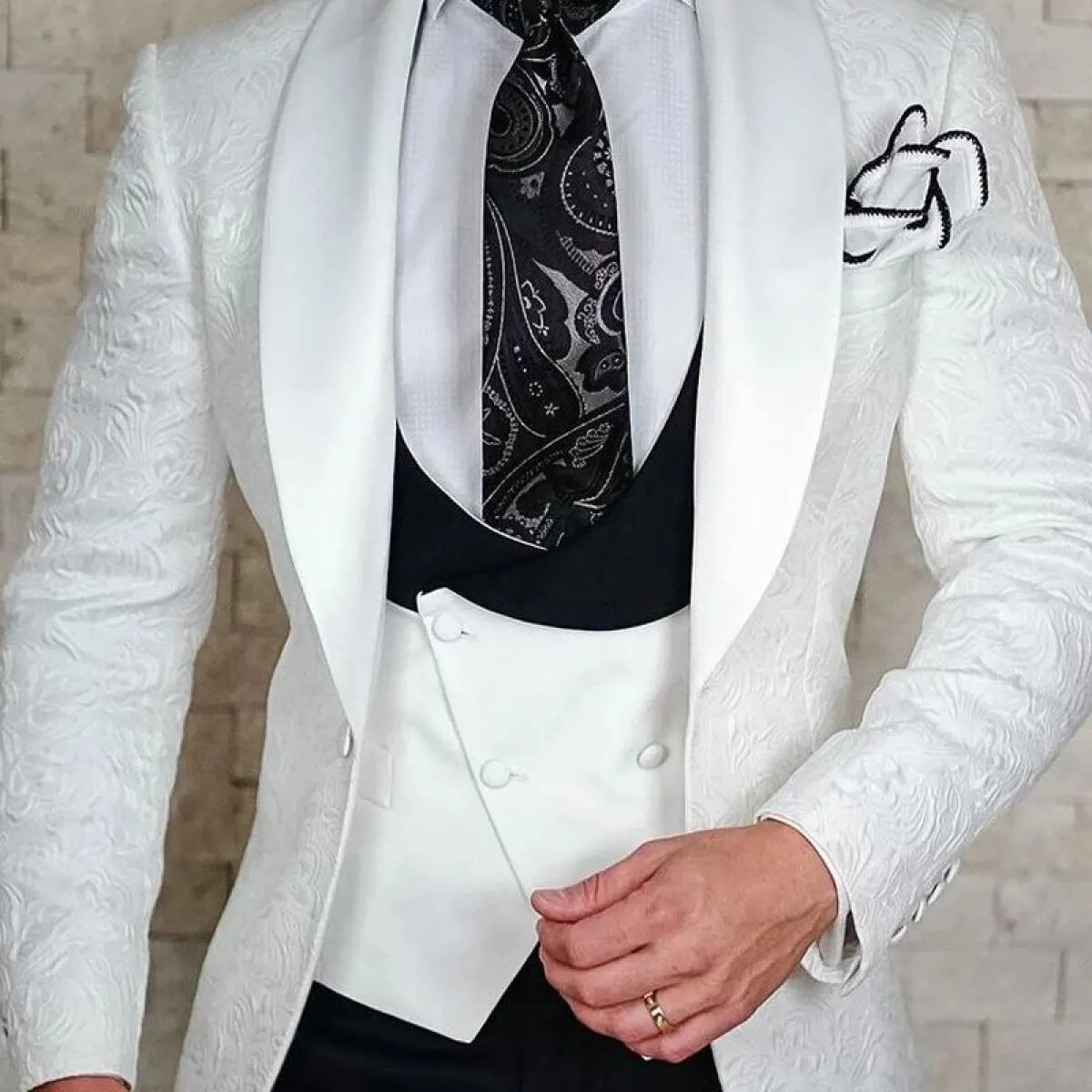 Smoking da matrimonio bianco floreale per lo sposo gilet doppiopetto slim fit in 3 pezzi con pantaloni neri Male Fashion Co