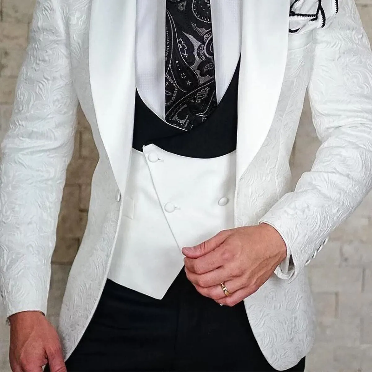 Smoking da matrimonio bianco floreale per lo sposo gilet doppiopetto slim fit in 3 pezzi con pantaloni neri Male Fashion Co