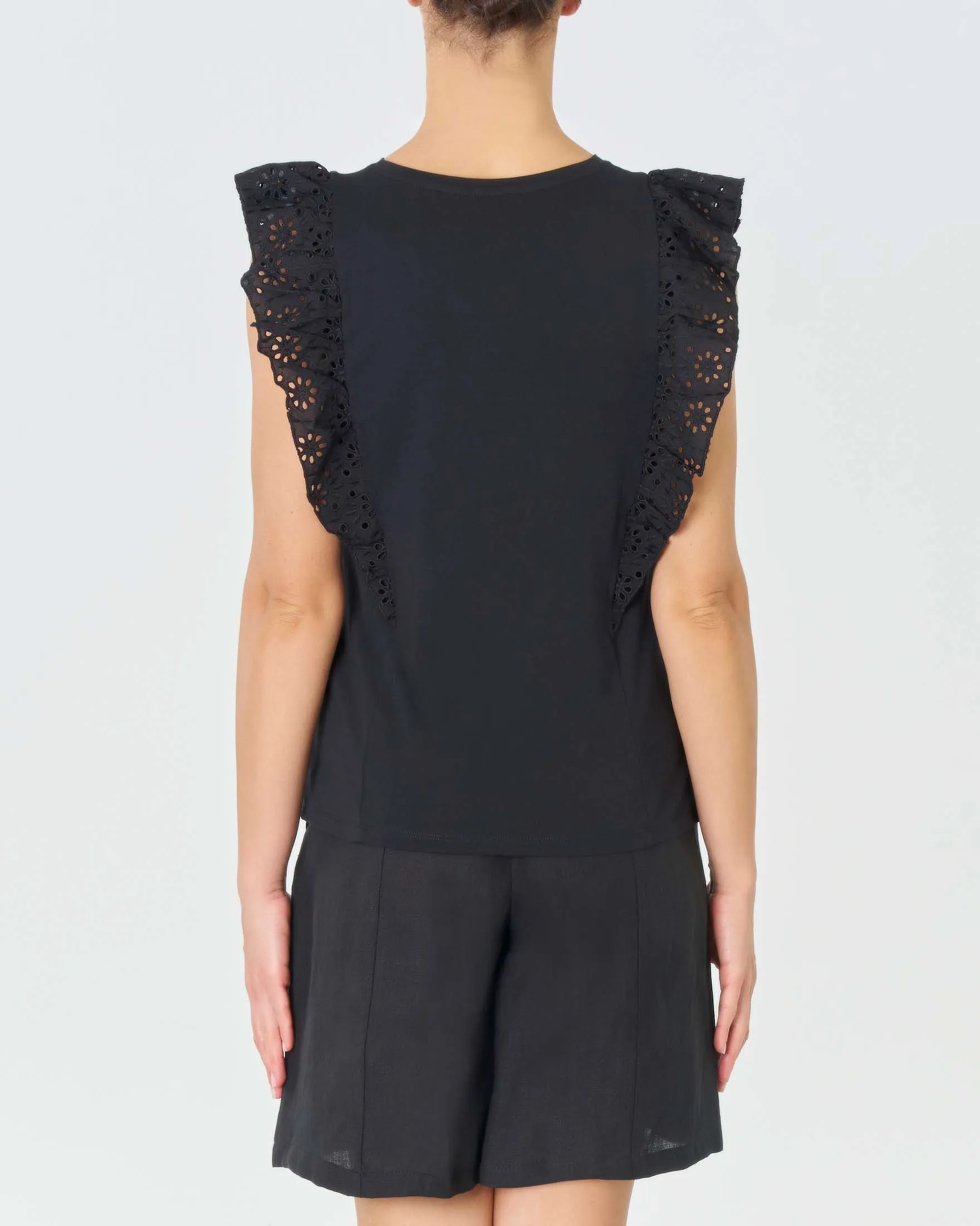 T-shirt nera in cotone con maniche a volant in pizzo Sangallo